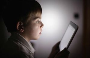 Длительное использование цифровых устройств негативно отражается на позвоночнике