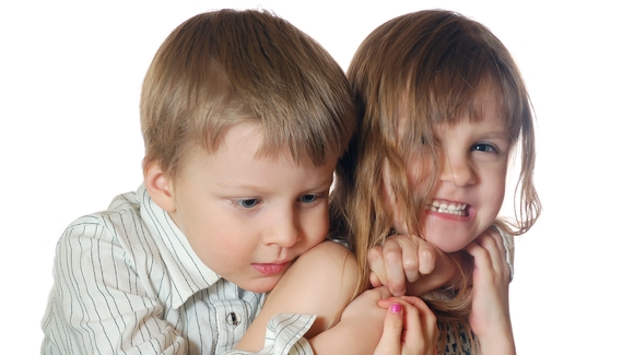 Риск развития аутизма выше у детей, имеющих больных братьев и сестер
