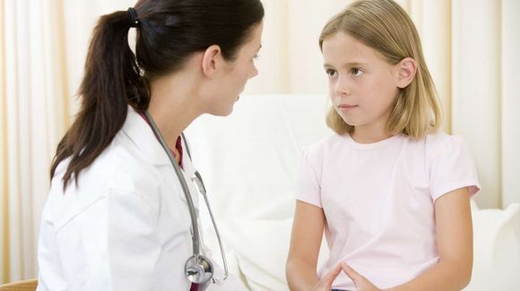 Когда девочку вести к гинекологу?