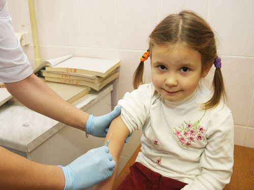 В Минске начали прививать детей против пневмококковой инфекции