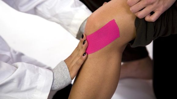 Kinesio лента для спортсменов: помощь или обман?