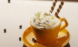 Горячий шоколад вкуснее в оранжевой чашке