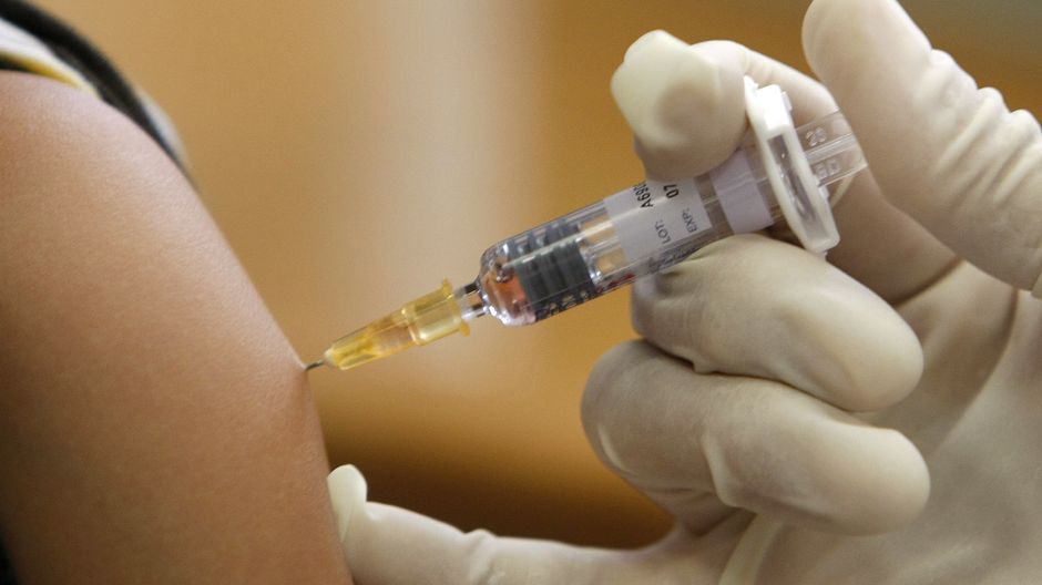 Россия применит собственную вакцину для лечения заболевших Эболой